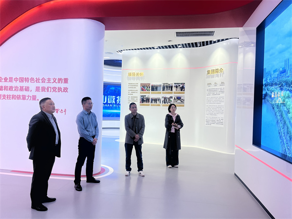 4月17日，常务副县长戴维走访乐动（中国）集团并进行座谈交流。.jpg