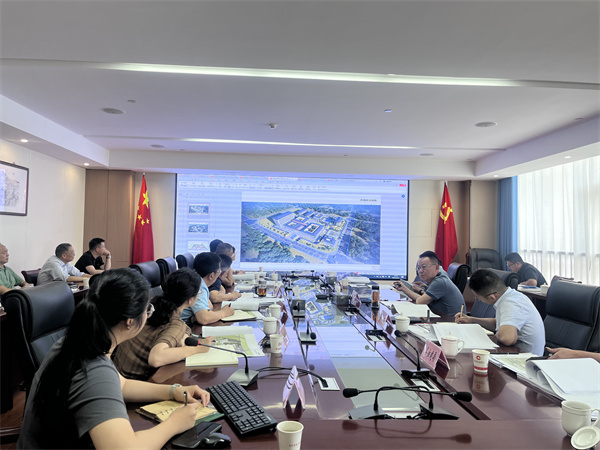 6月13日，县委书记汪凯调研集团“两馆”、医养综合体等项目建设并召开座谈会交流意见。县发改委、住建、文旅体、民政局、卫健委等单位参加座谈。.jpg
