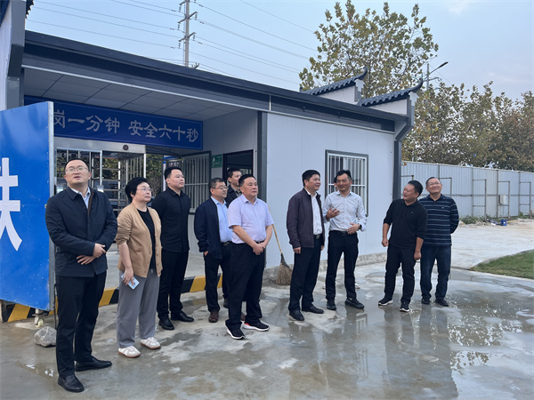 10月26日，詹县带队调研宁国市文体中心EPCO项目，就项目设计、采购、施工和运营一体化建设与宁国市乡村振兴投资集团进行交流，县住建局、资规局，乐动（中国）集团洪董、余总、方总等相关人员陪同考察。.jpg
